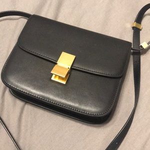 Minimal crossbody bag